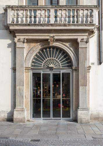 Dettaglio facciata Palazzo Capra