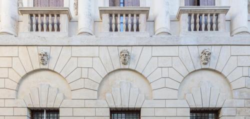 Dettaglio facciata Palazzo Iseppo da Porto Festa