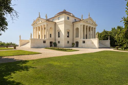 Esterno Villa Almerico Capra