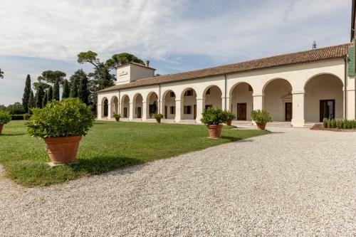 Barchessa lato ovest Villa Emo