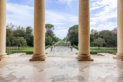 Dettaglio portico Villa Emo