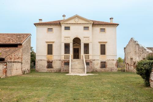 Facciata principale Villa Forni Cerato