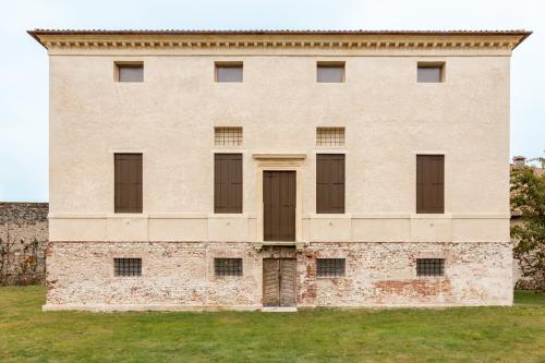 Facciata secondaria Villa Forni Cerato