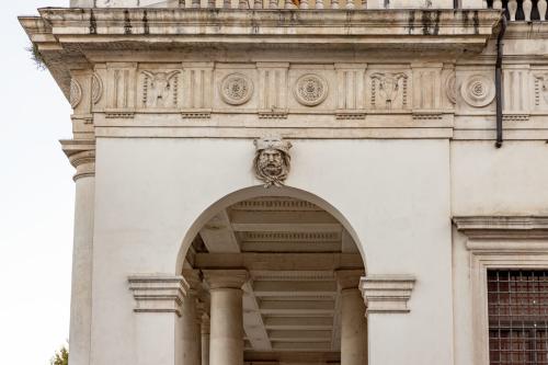 Particolare della facciata Palazzo Chiericati