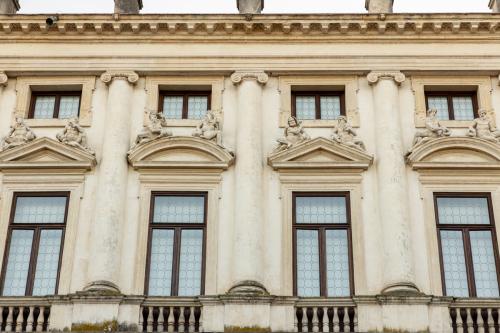 Particolare della facciata Palazzo Chiericati